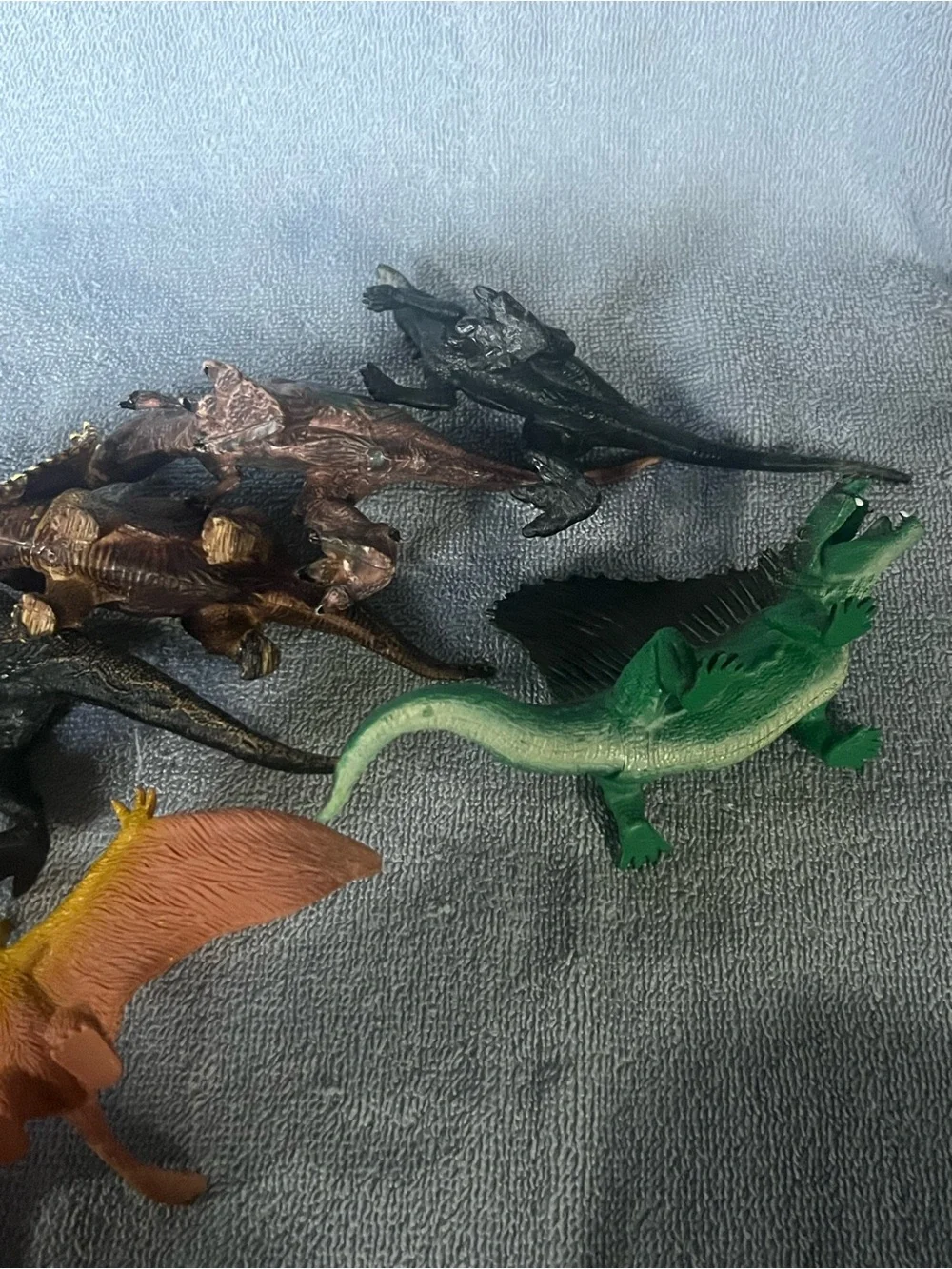 Assorted Reptile Toy Set - Green, Yellow, Brown Dinosaurs